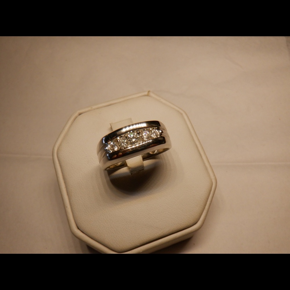 14k white gold Wedding band Ring - Picture 2 of 5